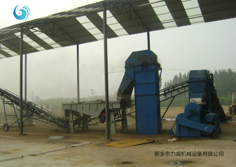 有機肥輸送篩分振動篩使用現場