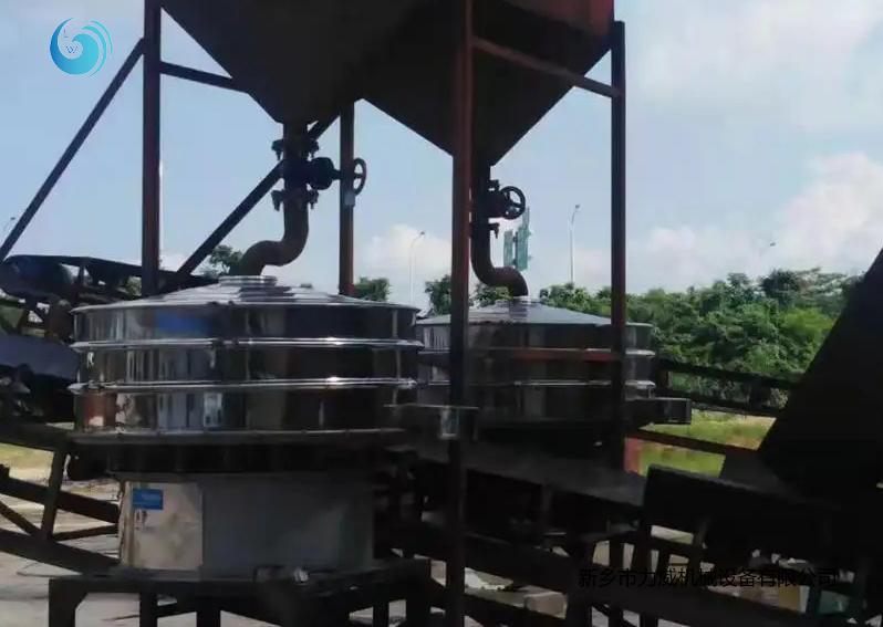 10噸膨潤土細粉篩選旋振篩使用現場