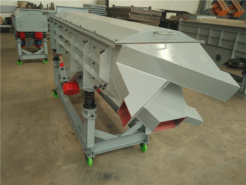 燒烤碳篩除小顆粒直線篩怎么選擇