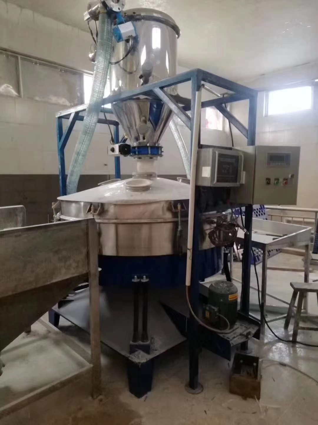 草酸粉末分級(jí)搖擺篩和旋振篩相比產(chǎn)量大小