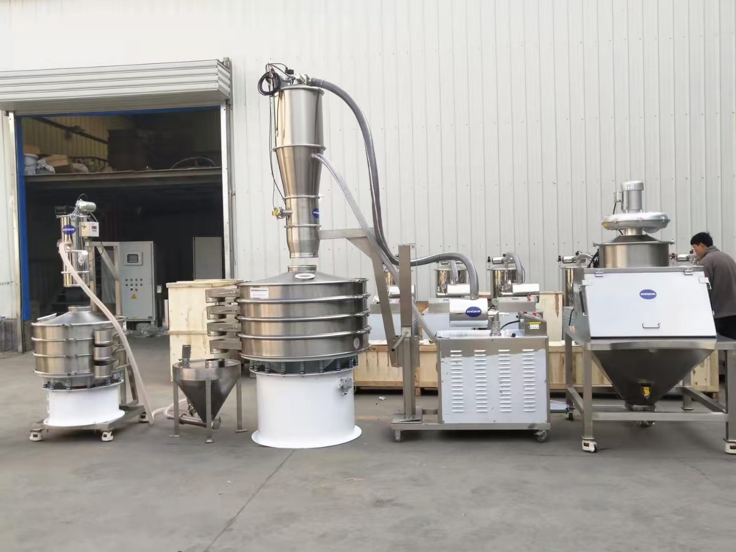 草酸粉末分級(jí)搖擺篩和旋振篩相比產(chǎn)量大小