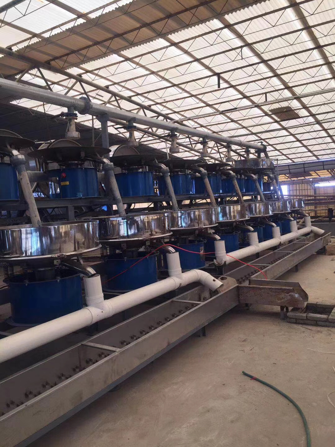 關于三次元旋振篩篩分設備的屬性