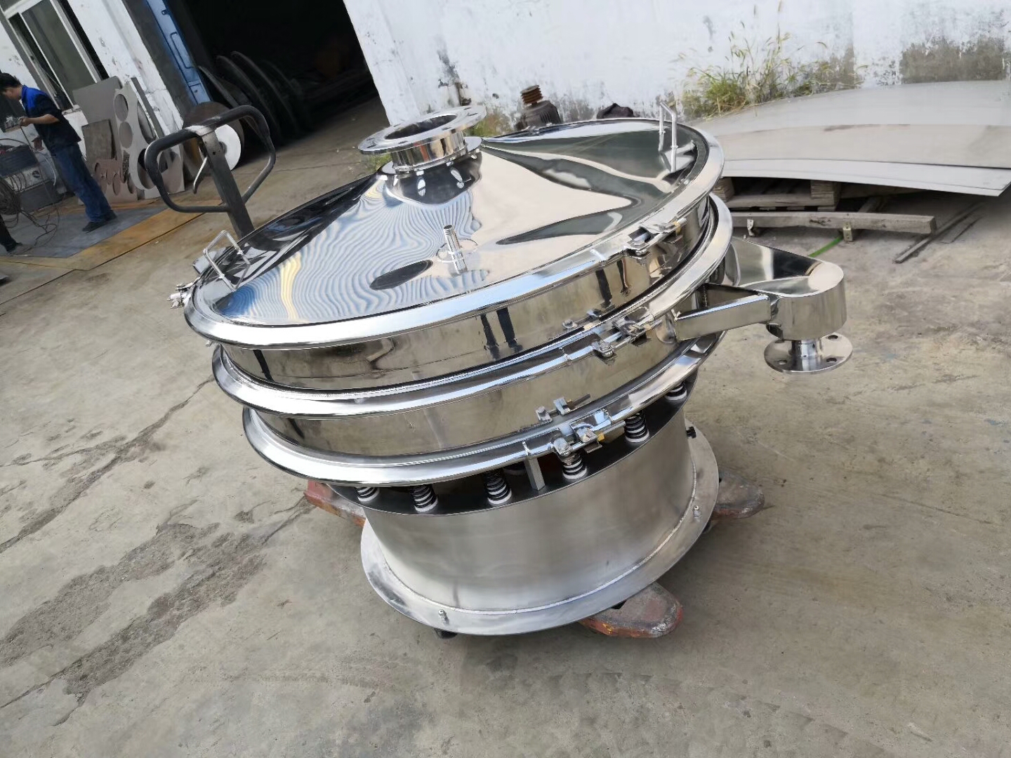 面粉篩選超聲波旋振篩與不銹鋼振動篩